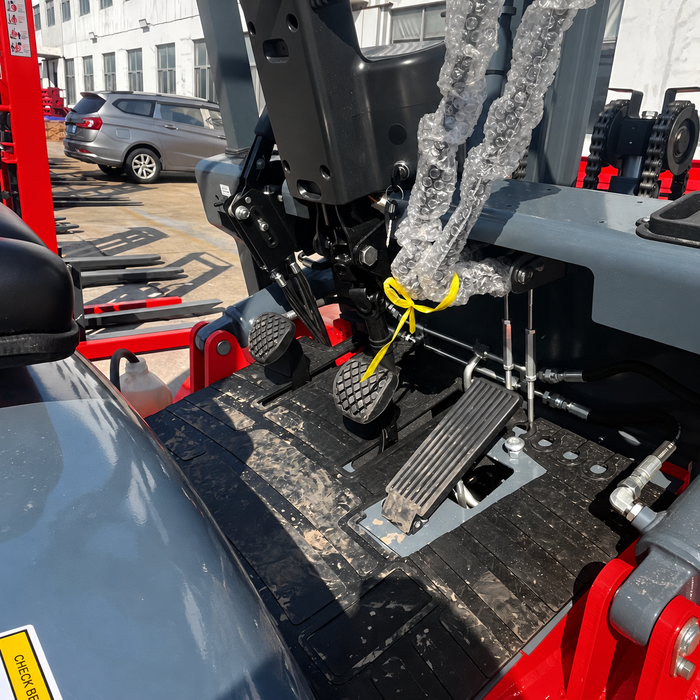 OF-L25 operator pedals and hydraulic controls